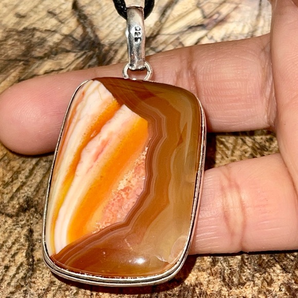 Beautiful Sardonyx Agate Pendant 2 1/4” - Picture 9 of 15